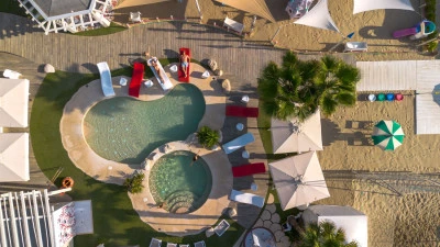 hotel con piscine in spiaggia a alba adriaticaa