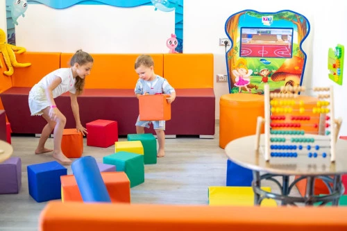 familienzimmer alba adriatica mit kinderzimmer