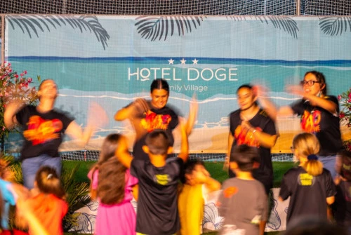 hotel mit unterhaltung fuer kinder alba adriatica 